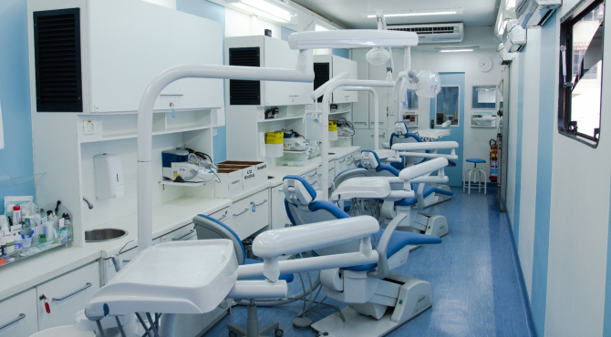 OdontoSesc - cadeiras de atendimento na unidade odontológica móvel